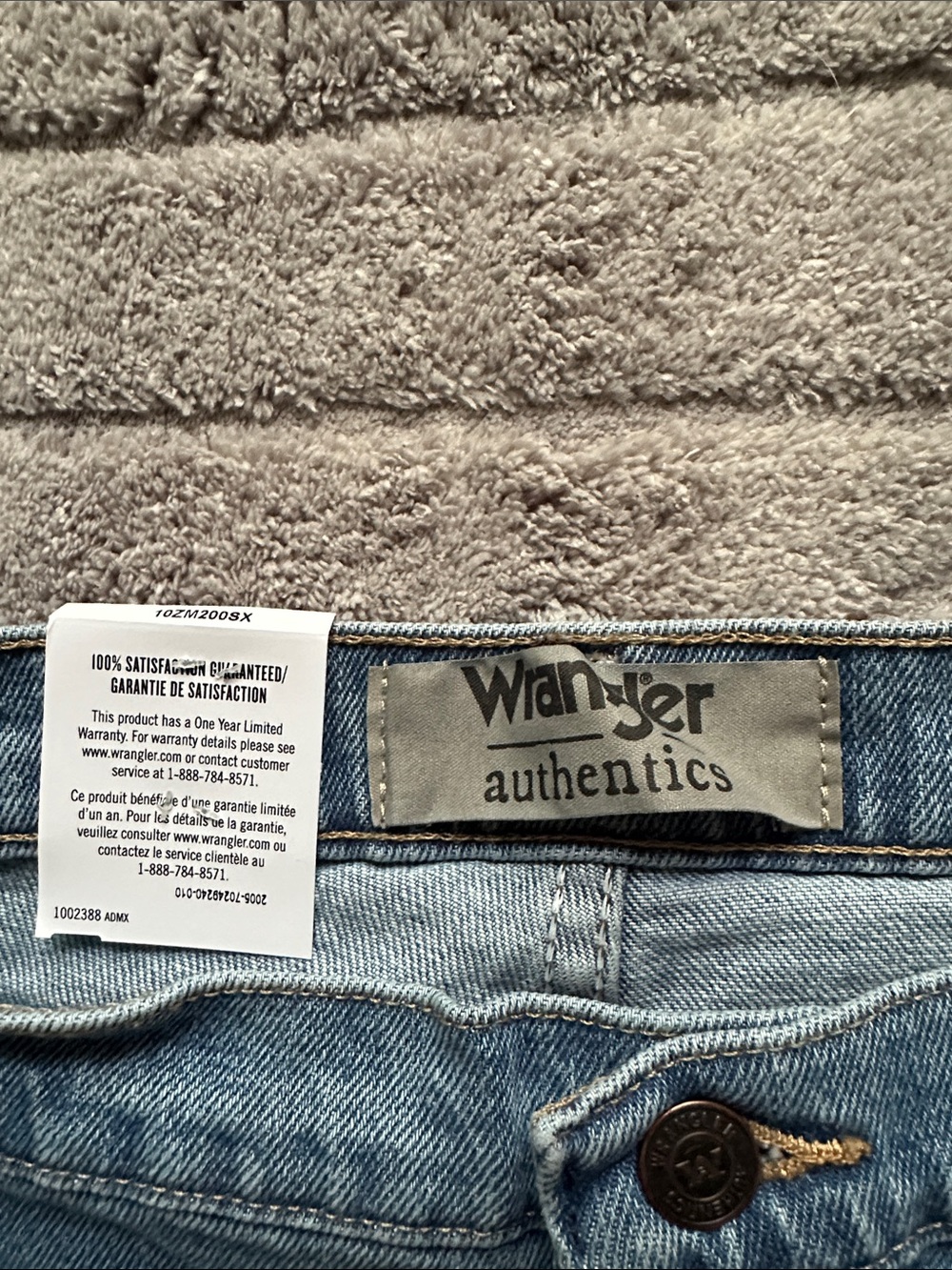 Wrangler Men's Light Blue Relaxed Fit Jeans - Picture 2 of 8